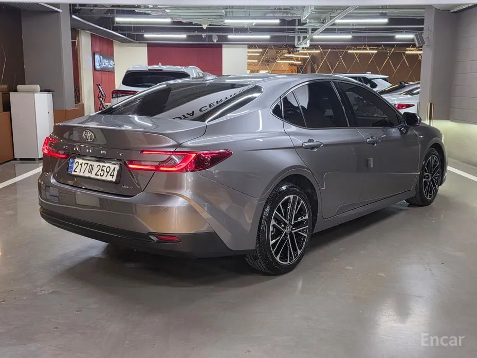 Фото 4 - Toyota Camry