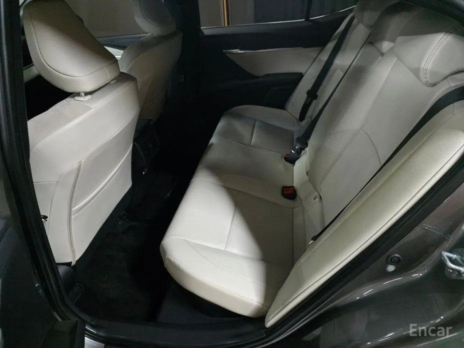 Фото 6 - Toyota Camry