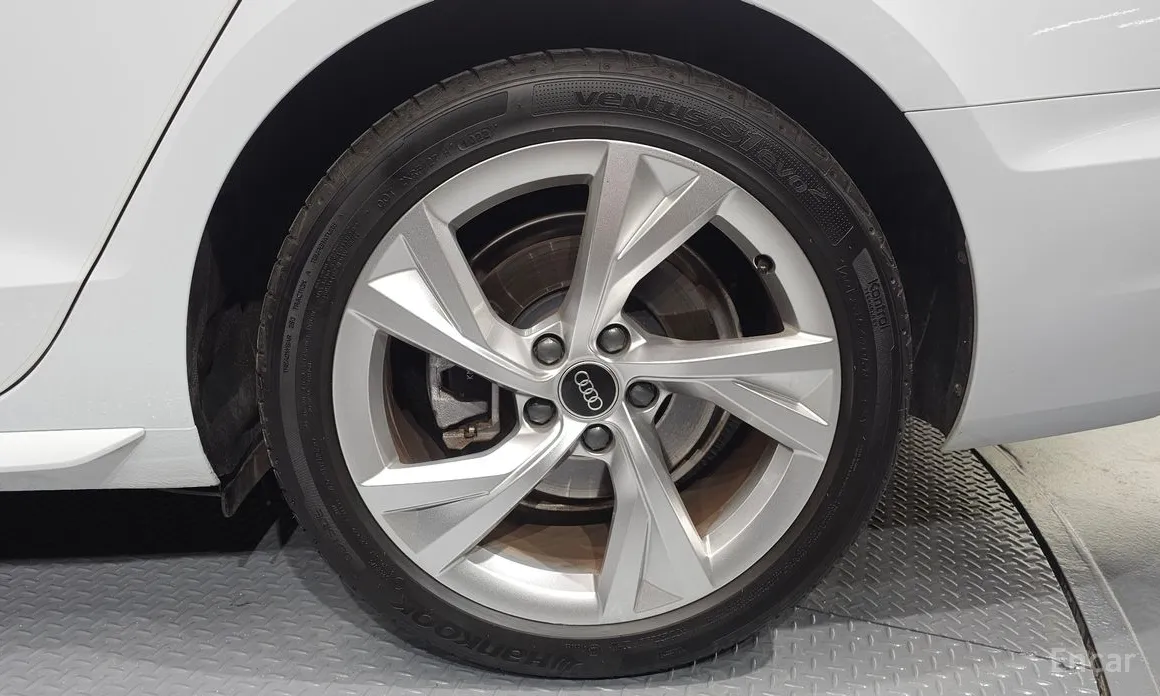 Фото 5 - Audi A4