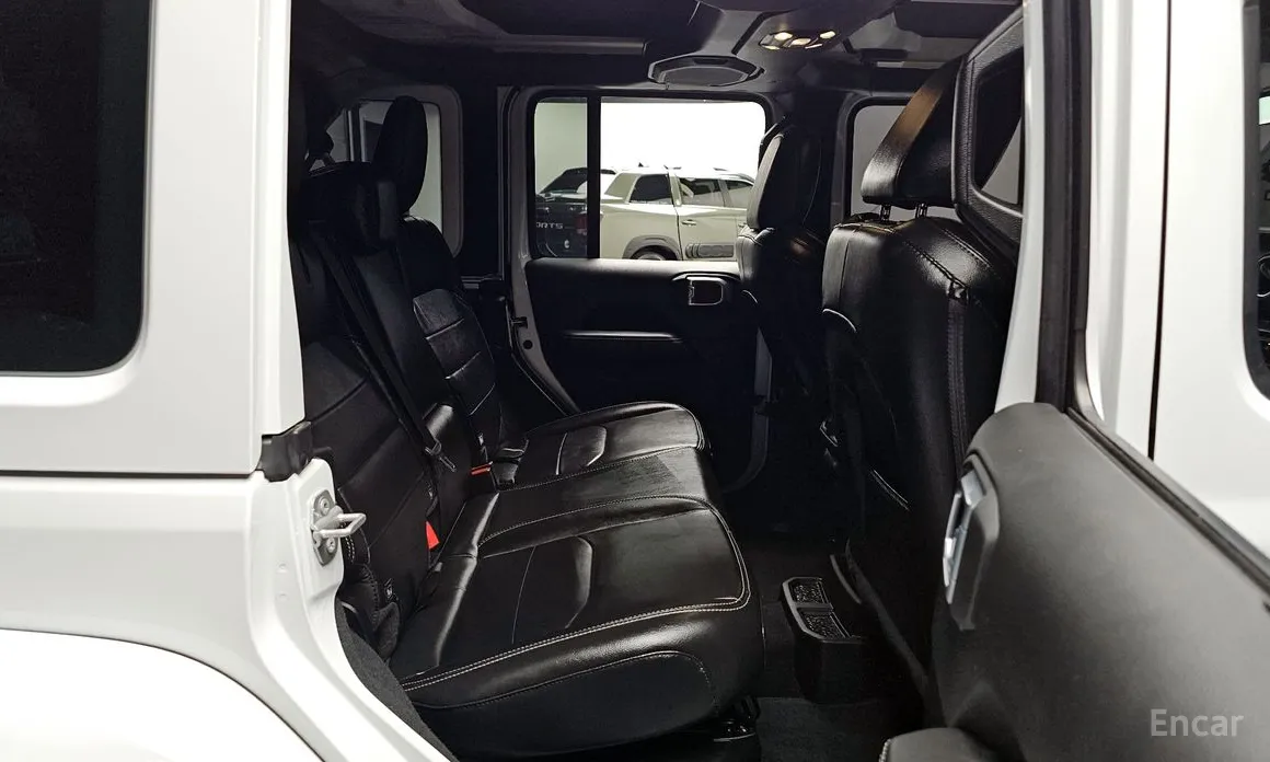 Фото 11 - Jeep Wrangler