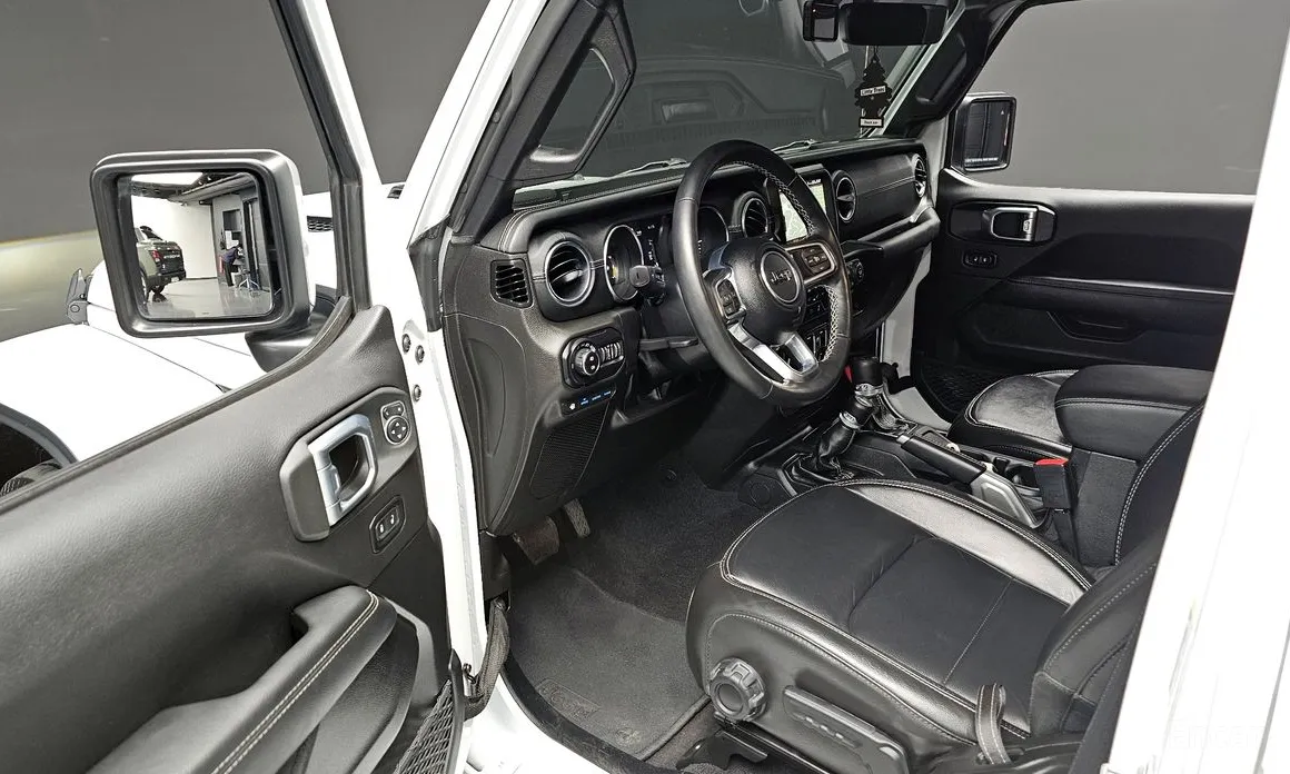 Фото 12 - Jeep Wrangler