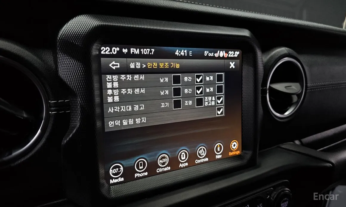 Фото 16 - Jeep Wrangler