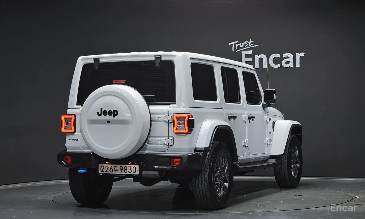 Фото 2 - Jeep Wrangler