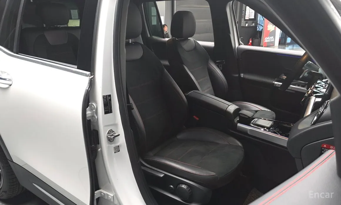 Фото 10 - Mercedes-Benz GLB-Class