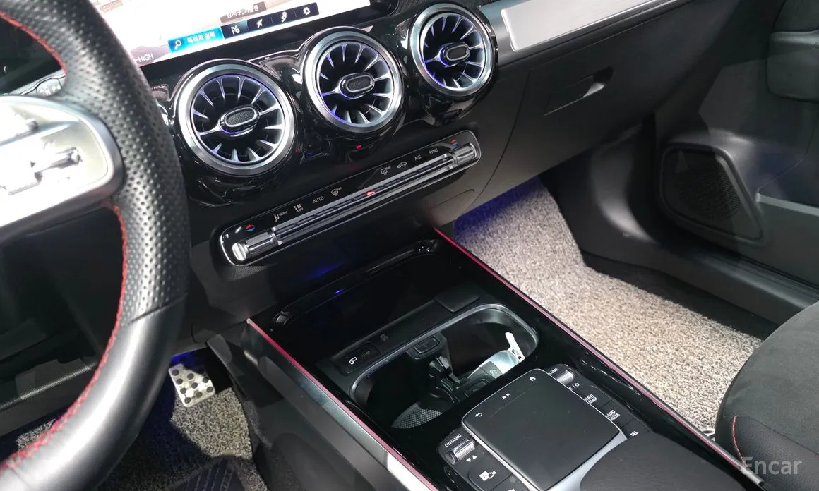 Фото 17 - Mercedes-Benz GLB-Class