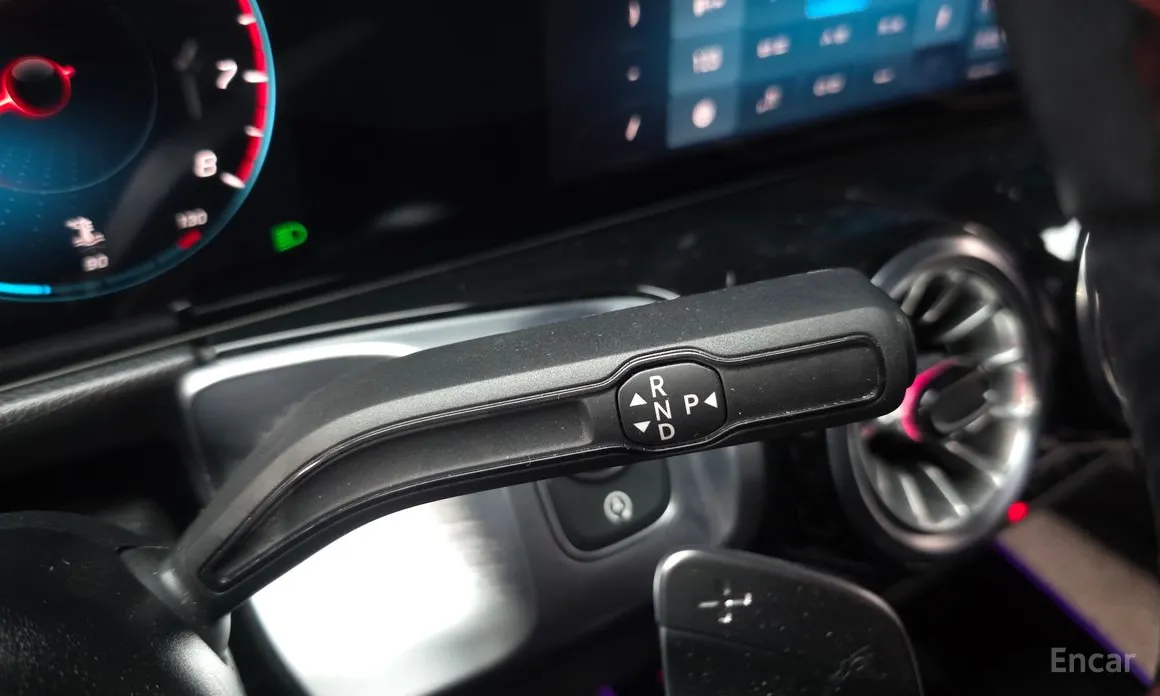 Фото 9 - Mercedes-Benz GLB-Class