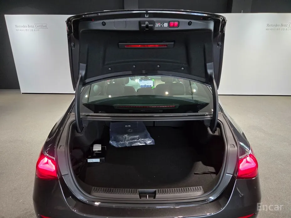 Фото 19 - Mercedes-Benz E-Class