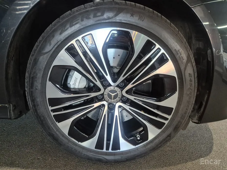 Фото 5 - Mercedes-Benz E-Class