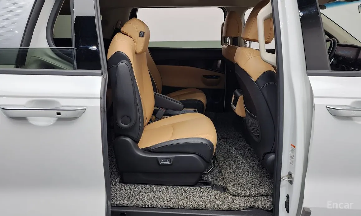 Фото 12 - Kia Carnival