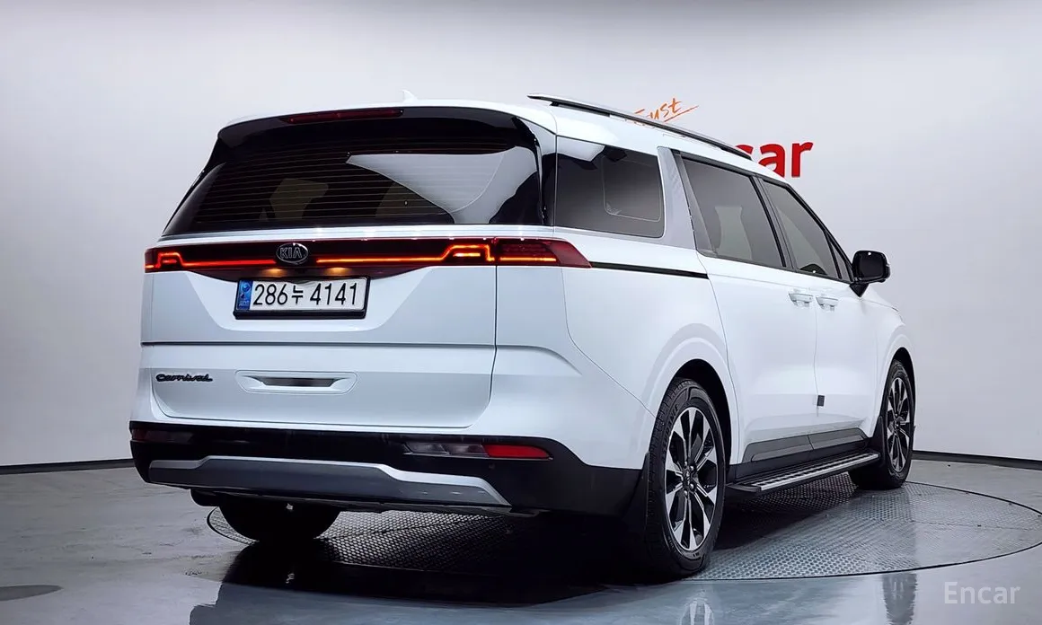 Фото 2 - Kia Carnival