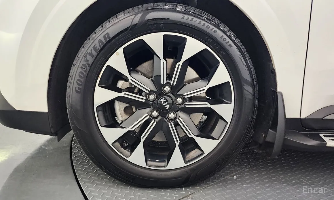 Фото 5 - Kia Carnival