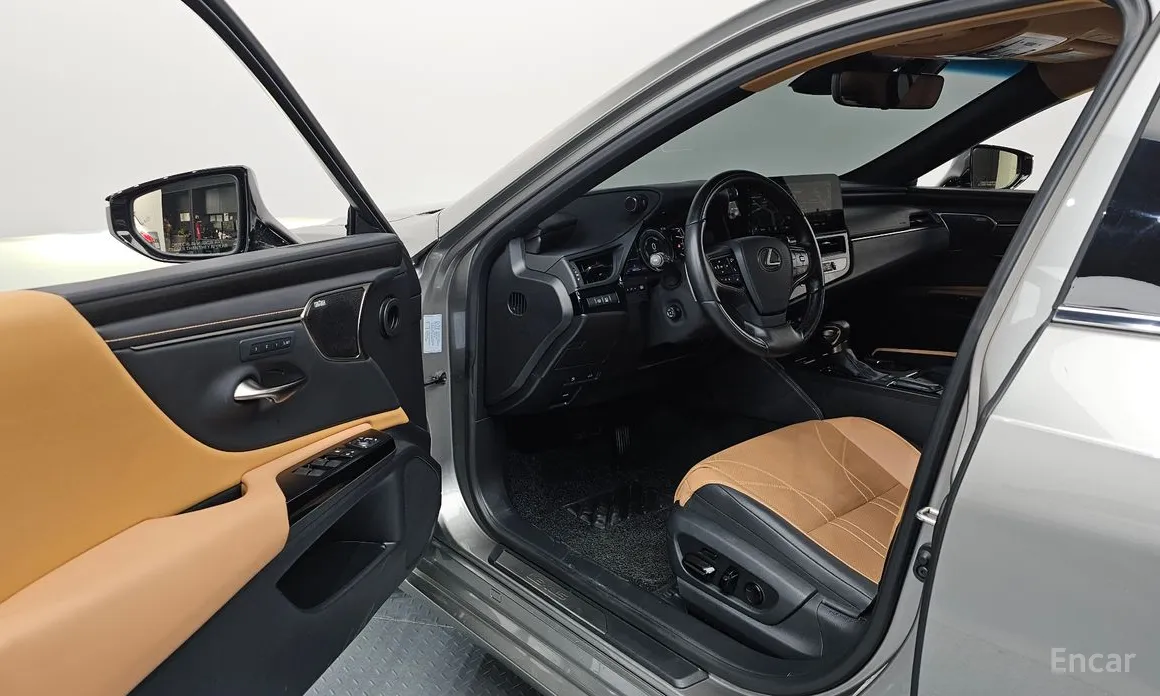 Фото 10 - Lexus ES