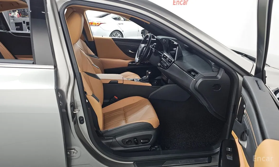 Фото 11 - Lexus ES