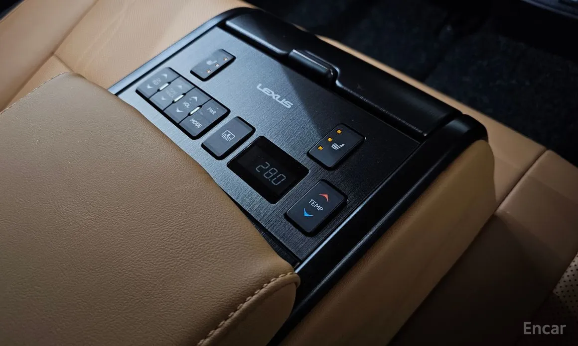 Фото 18 - Lexus ES