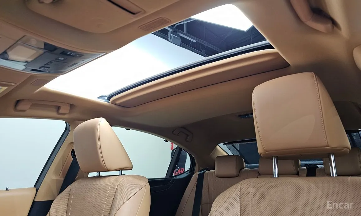 Фото 19 - Lexus ES