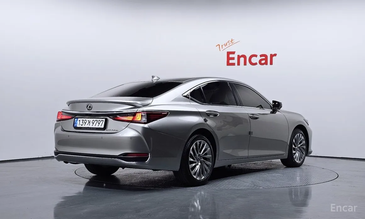 Фото 2 - Lexus ES