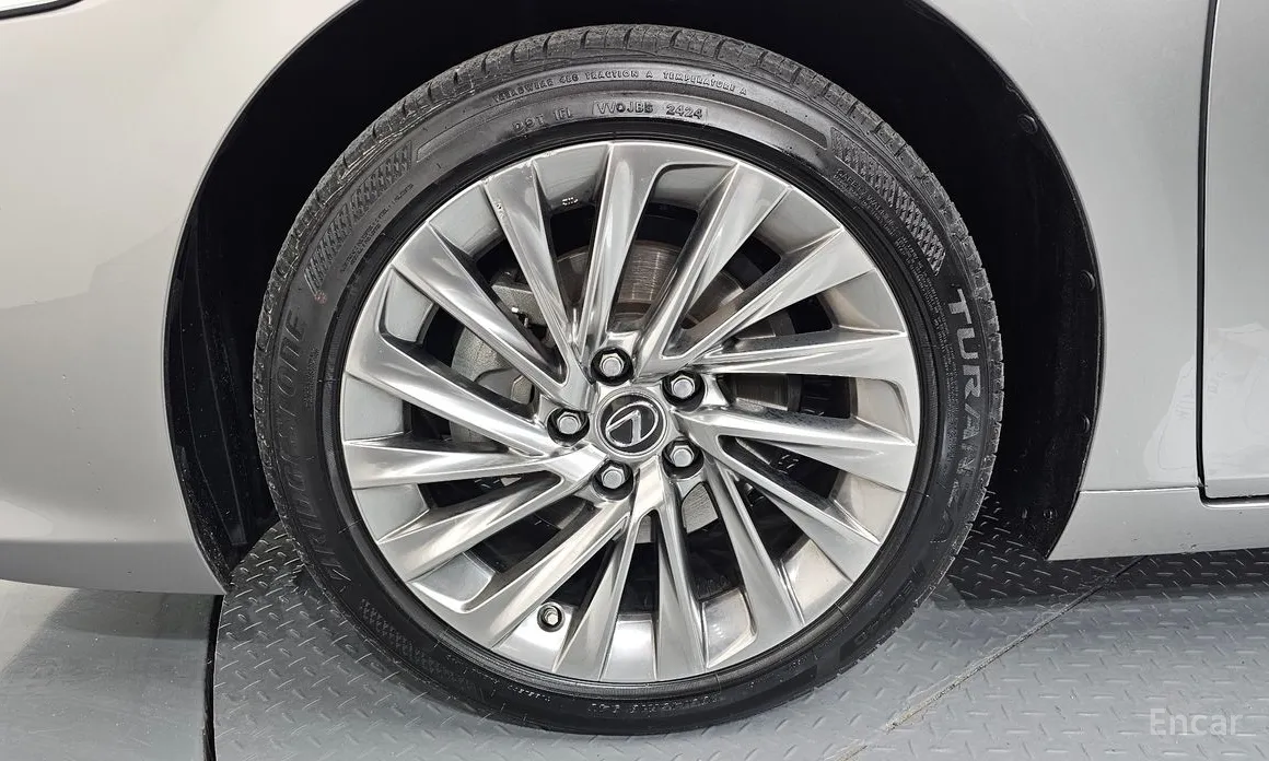 Фото 5 - Lexus ES