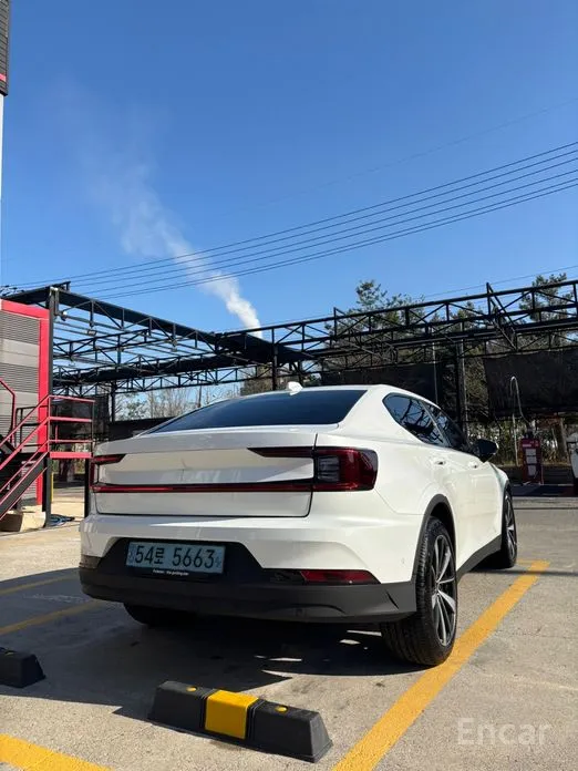 Фото 4 - Polestar 2