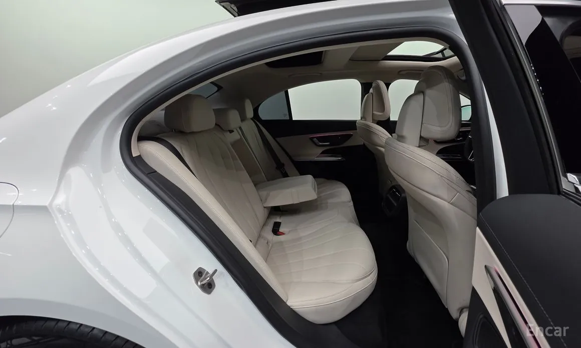 Фото 19 - Mercedes-Benz E-Class