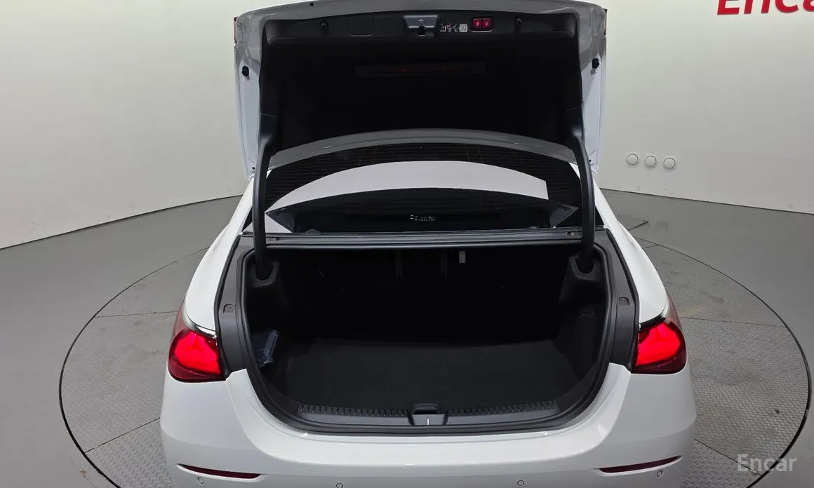 Фото 20 - Mercedes-Benz E-Class