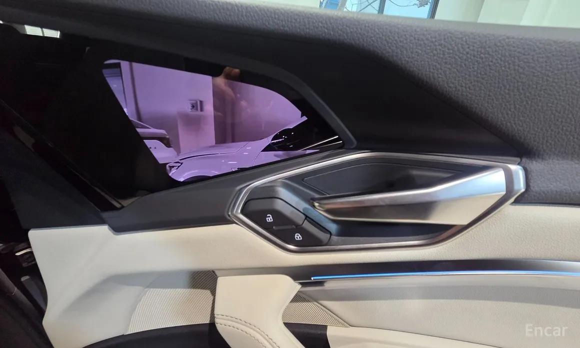 Фото 11 - Audi Q8 e-tron