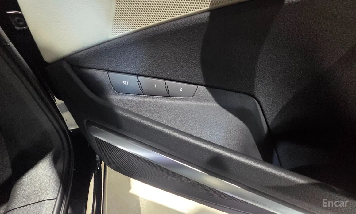 Фото 12 - Audi Q8 e-tron