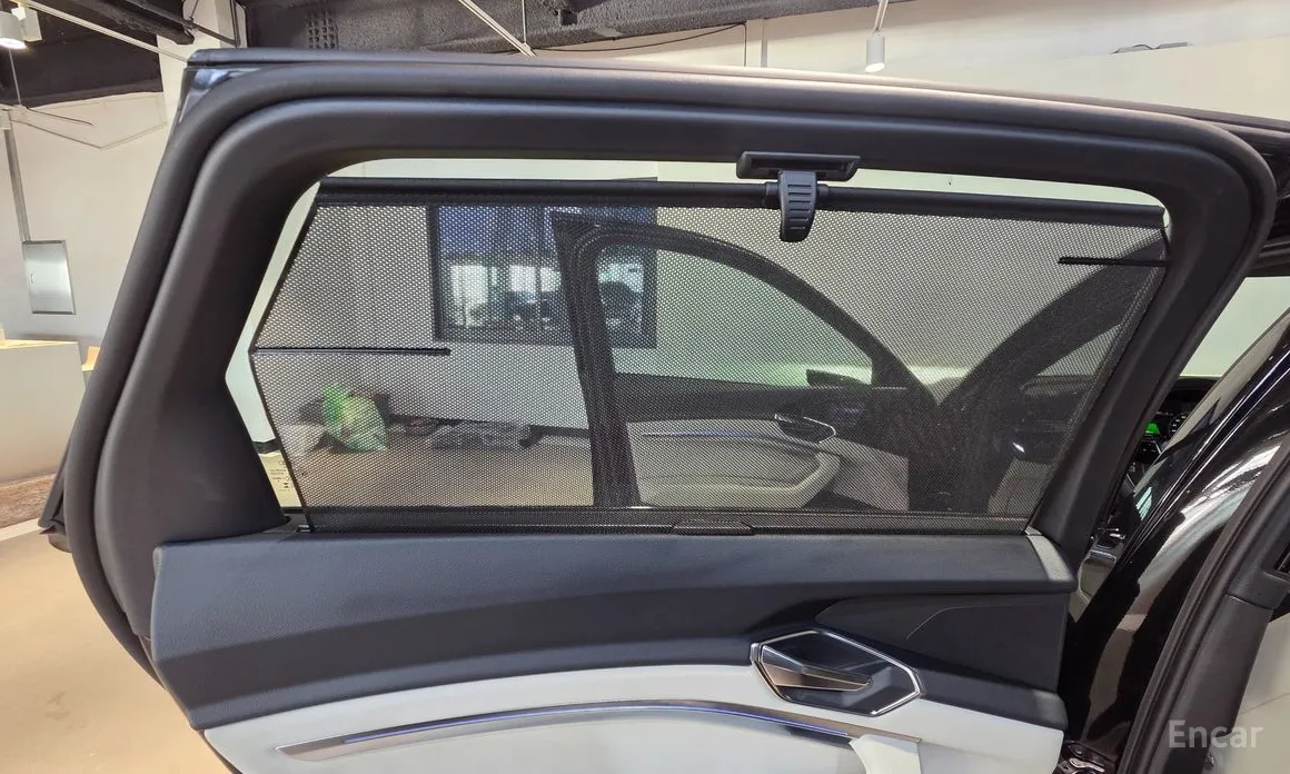 Фото 13 - Audi Q8 e-tron