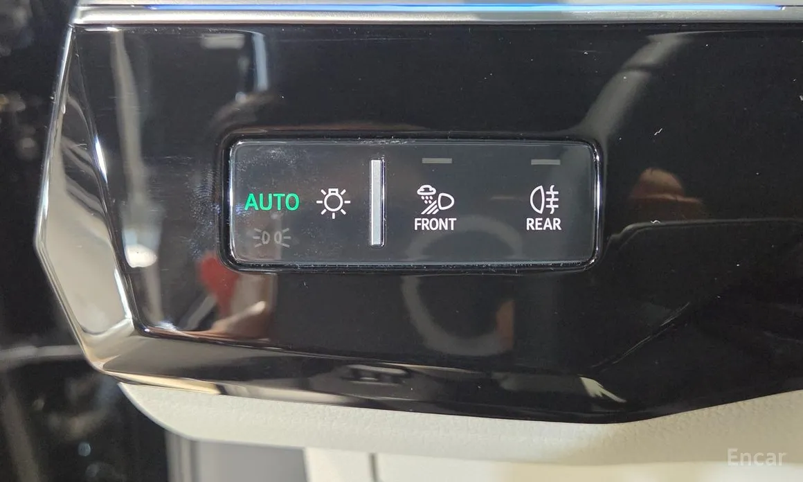 Фото 17 - Audi Q8 e-tron