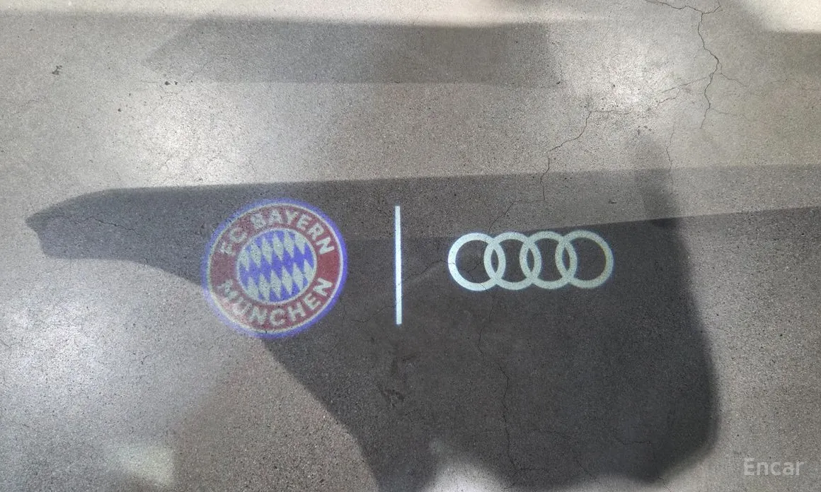 Фото 20 - Audi Q8 e-tron