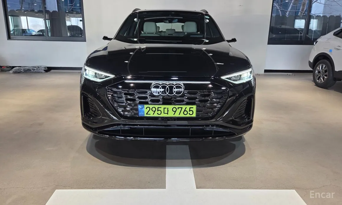 Фото 3 - Audi Q8 e-tron