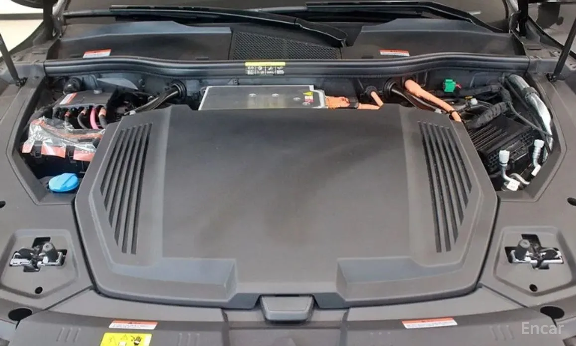 Фото 6 - Audi Q8 e-tron