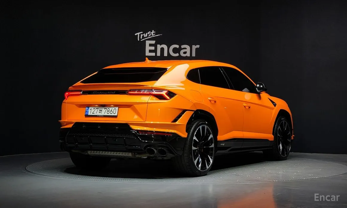 Фото 2 - Lamborghini Urus