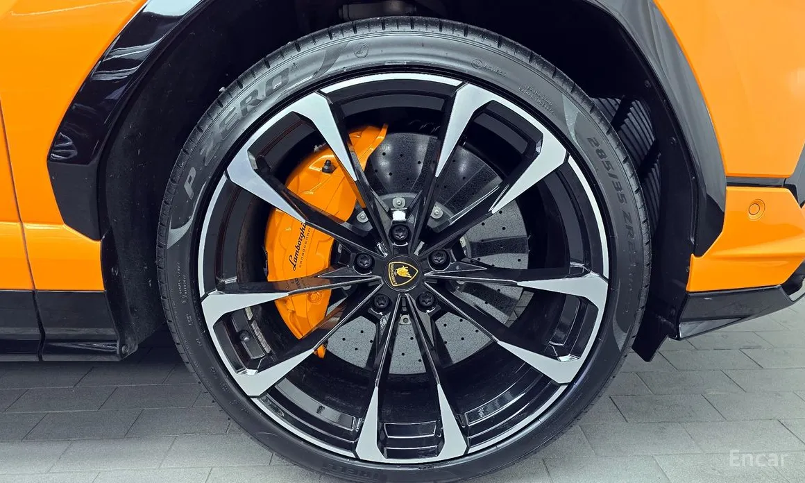 Фото 5 - Lamborghini Urus