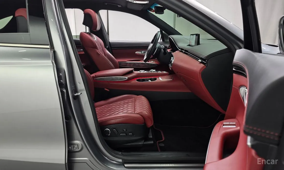 Photo 10 - Genesis GV70