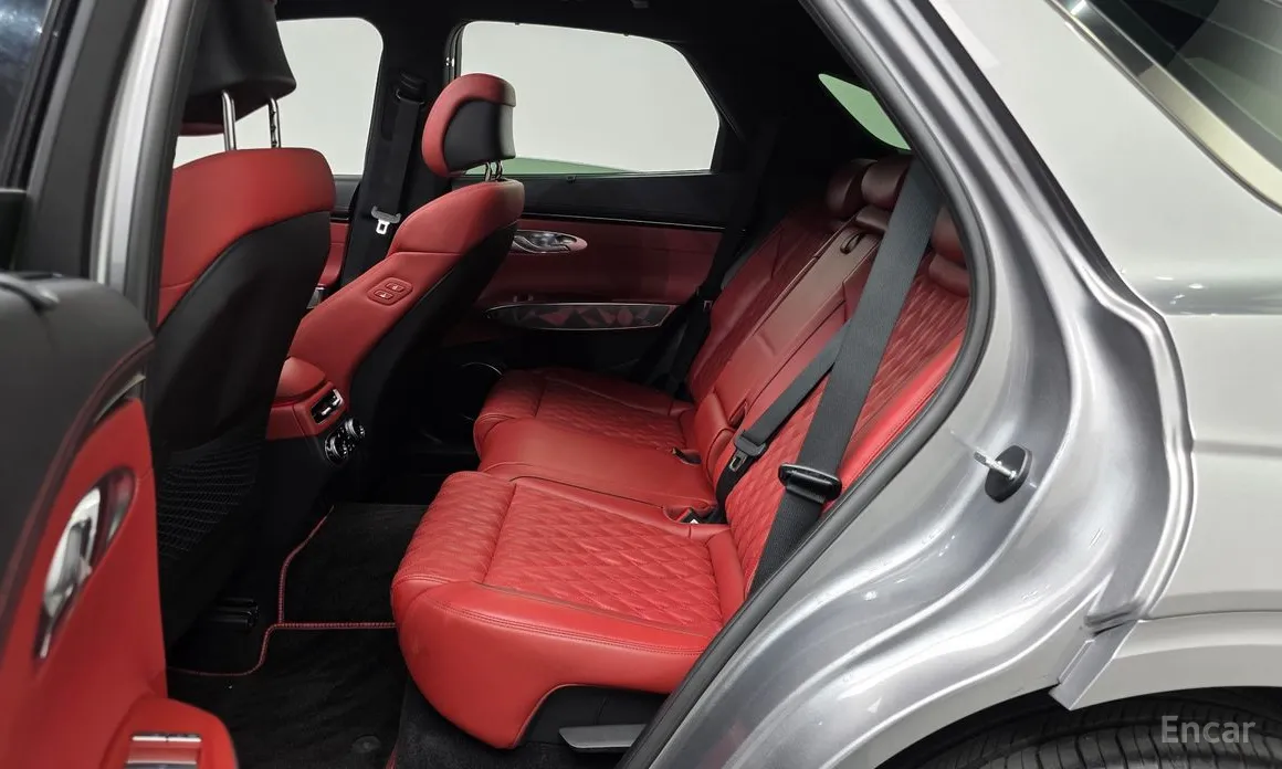 Photo 12 - Genesis GV70