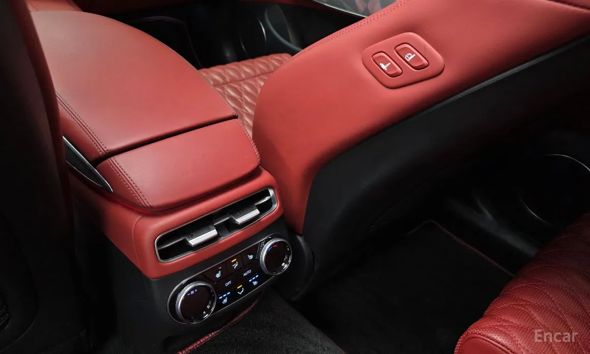 Photo 17 - Genesis GV70