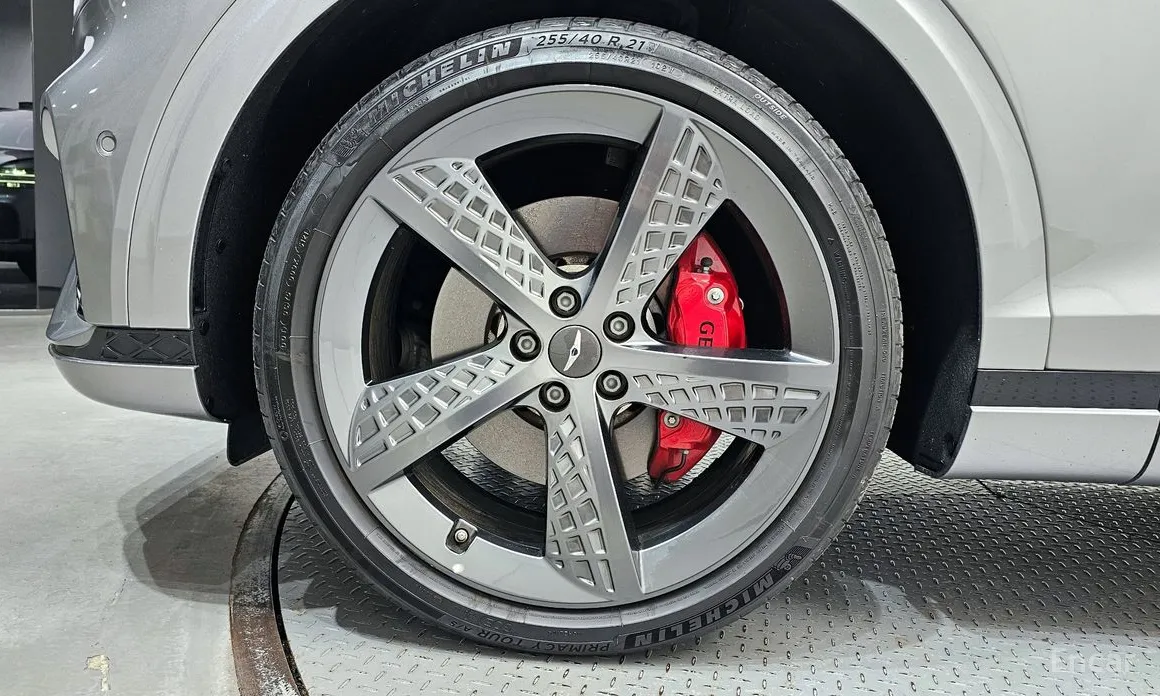 Photo 5 - Genesis GV70