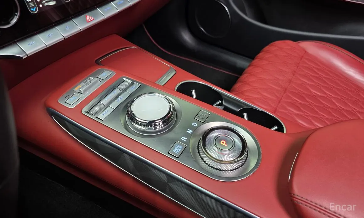 Photo 9 - Genesis GV70