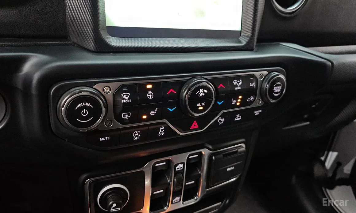 Фото 17 - Jeep Wrangler