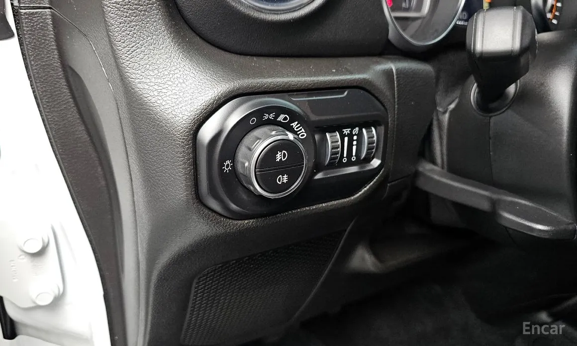 Фото 18 - Jeep Wrangler