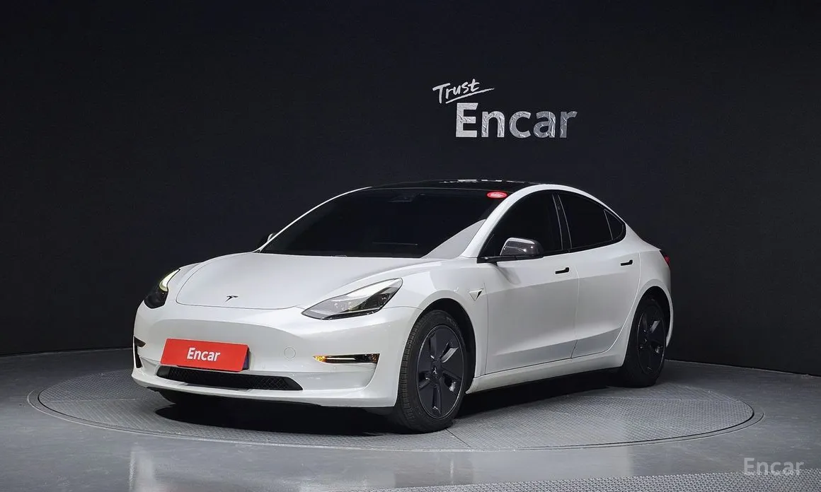 Фото 1 - Tesla Model 3