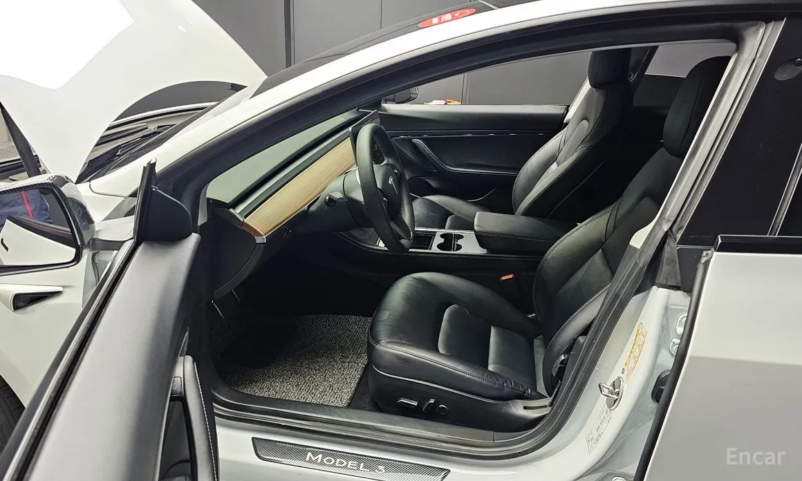 Фото 10 - Tesla Model 3