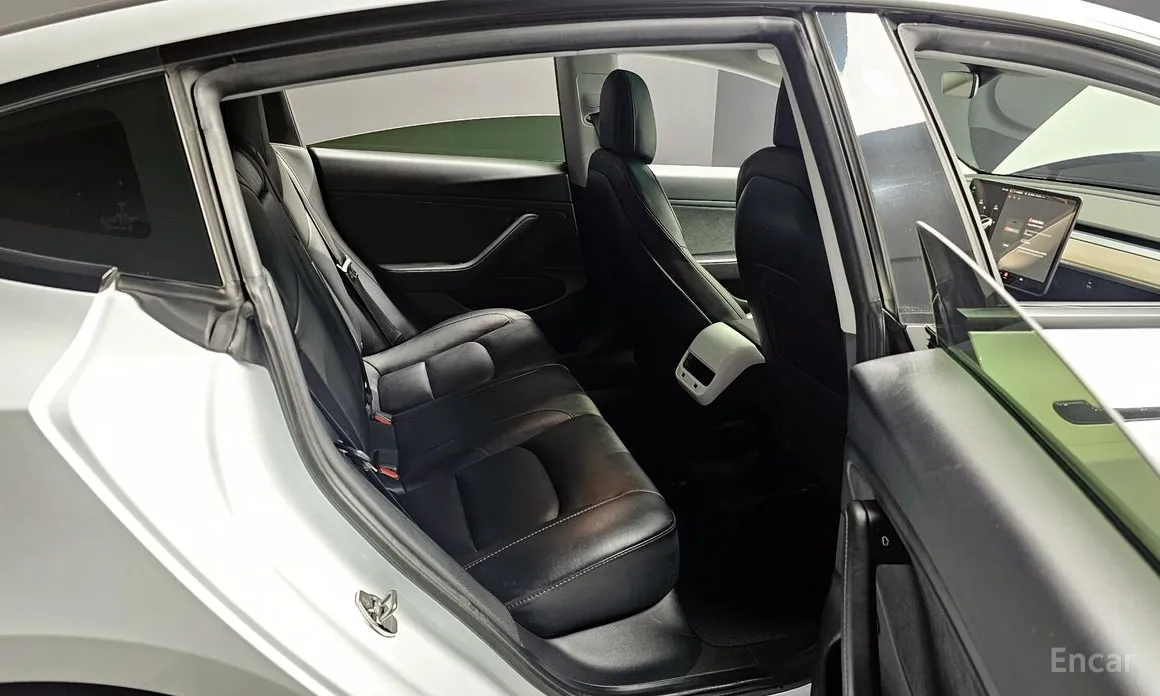 Фото 12 - Tesla Model 3