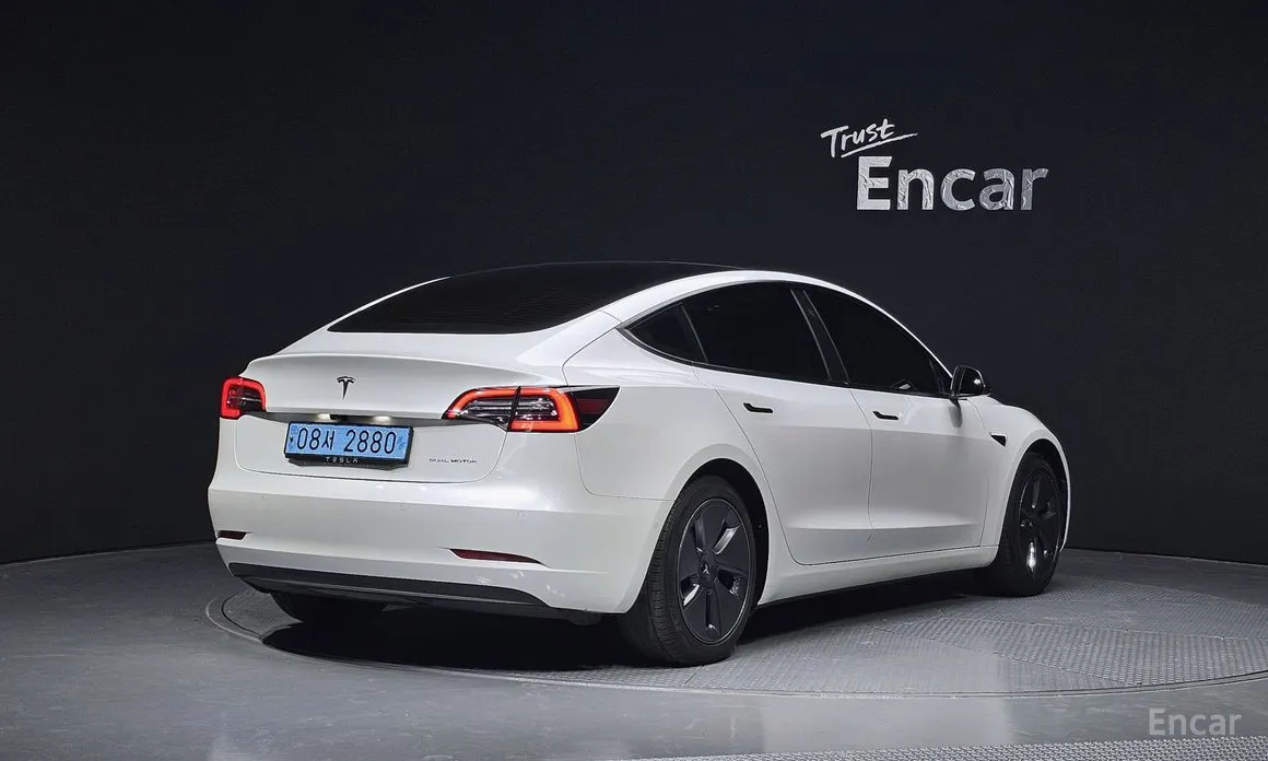 Фото 2 - Tesla Model 3