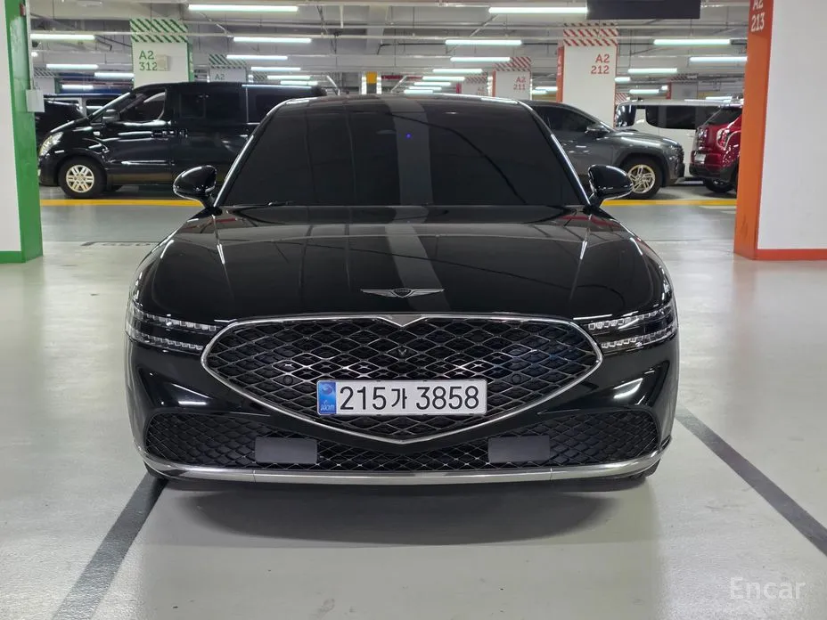 Фото 1 - Genesis G90