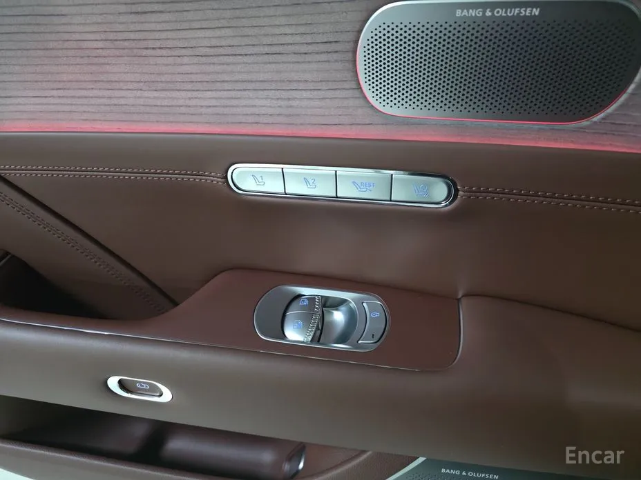 Фото 15 - Genesis G90