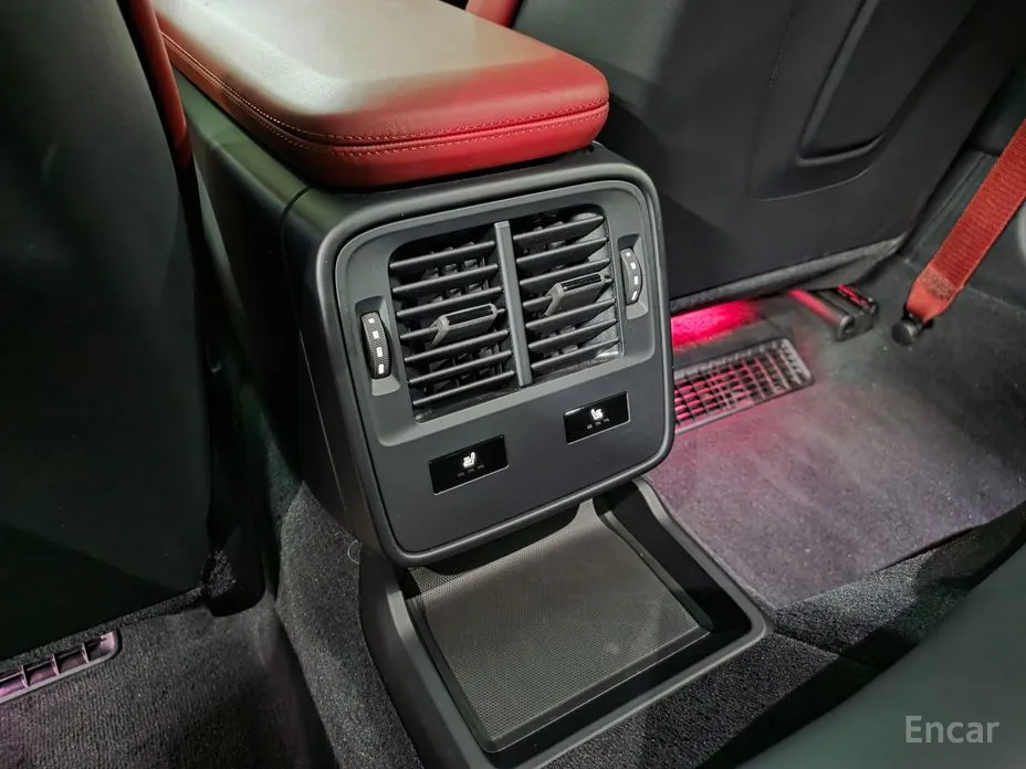 Фото 11 - Porsche Taycan