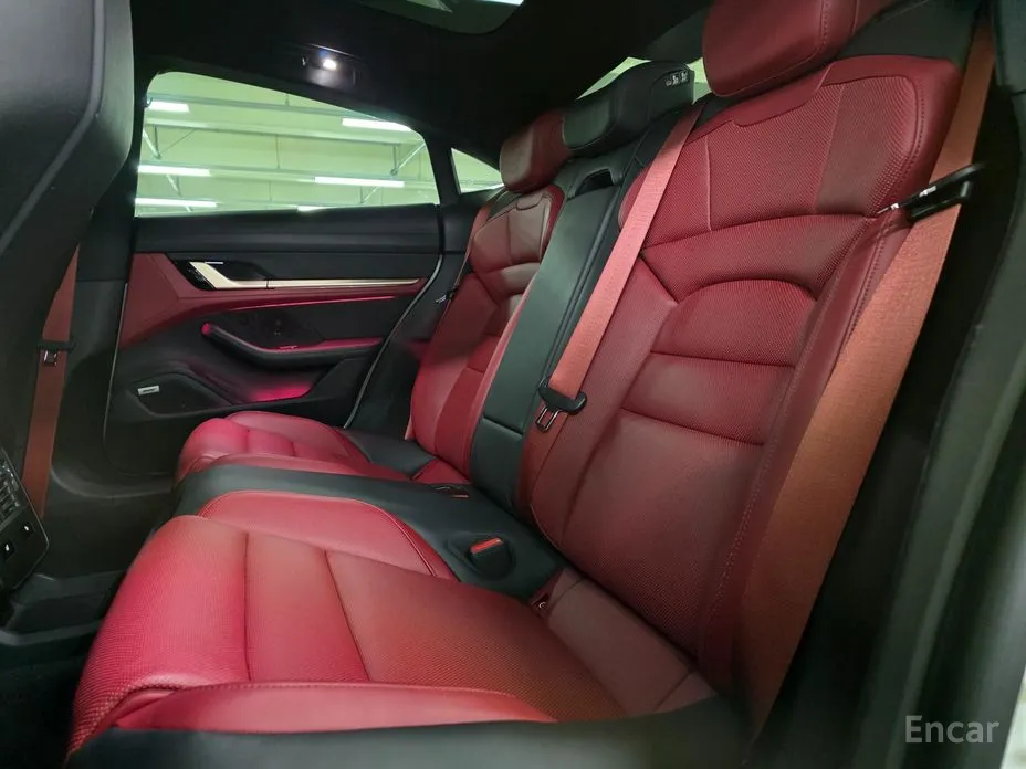 Фото 12 - Porsche Taycan