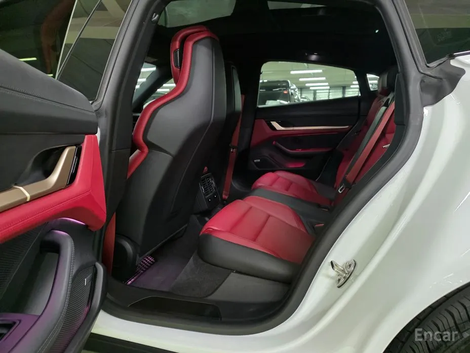 Фото 13 - Porsche Taycan