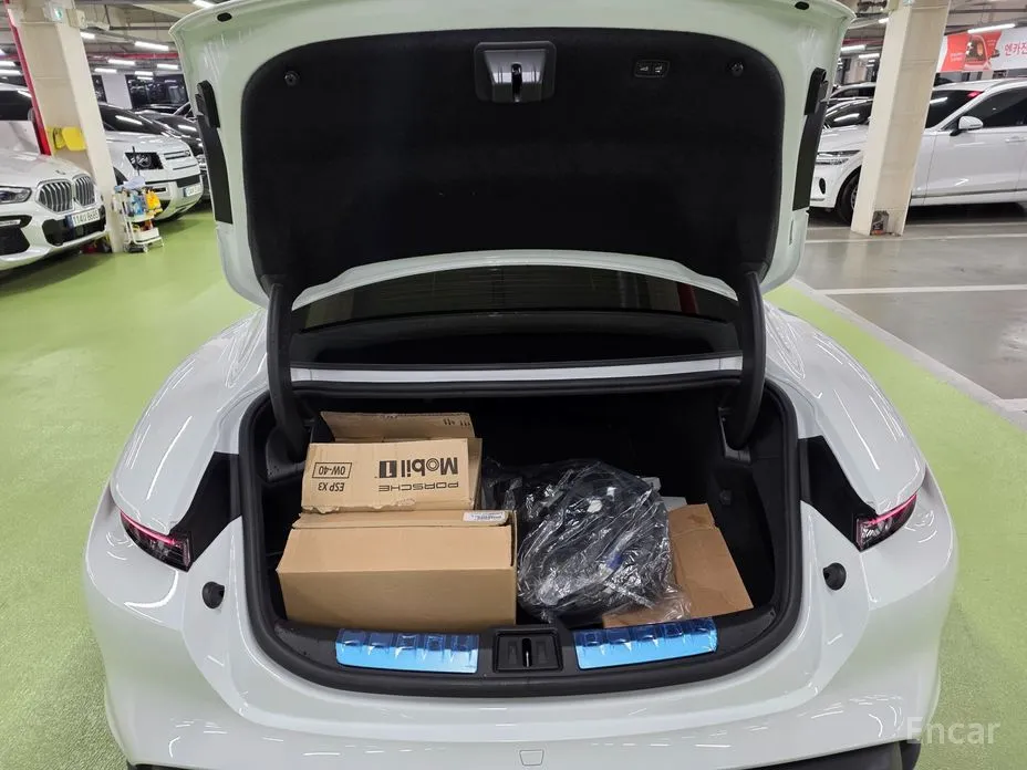 Фото 14 - Porsche Taycan